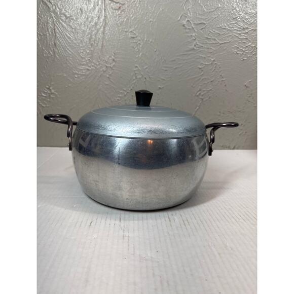 MCM Wear-Ever Hallite Turquoise Lid/ Twist Handled 5 1/2 QT Stock Pot No. 2306 - Picture 1 of 4